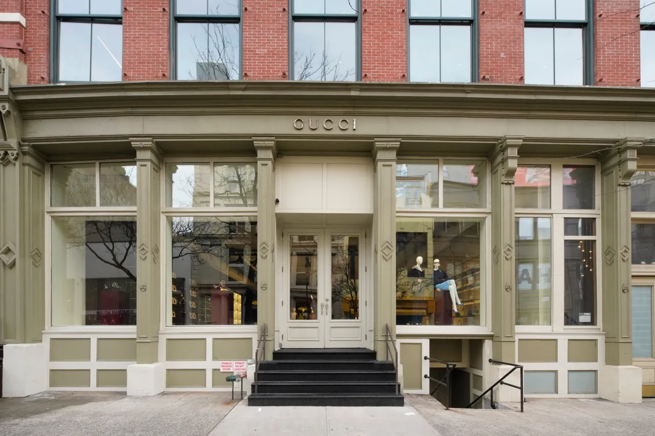 Sabato de Sarno debiutas Niujorko butike