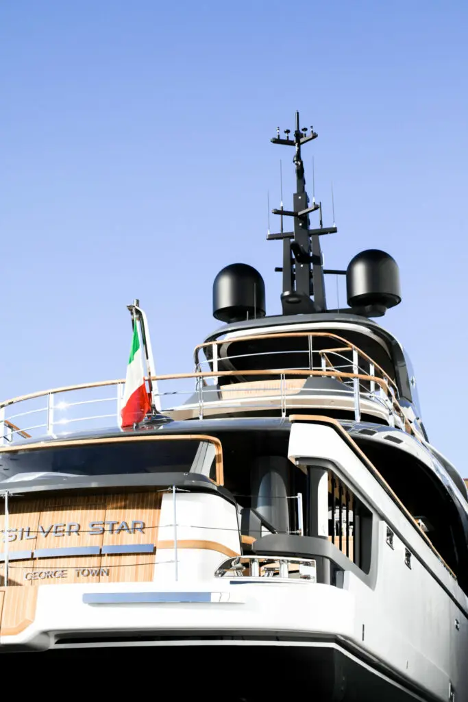 Armani Admiral2 jachta