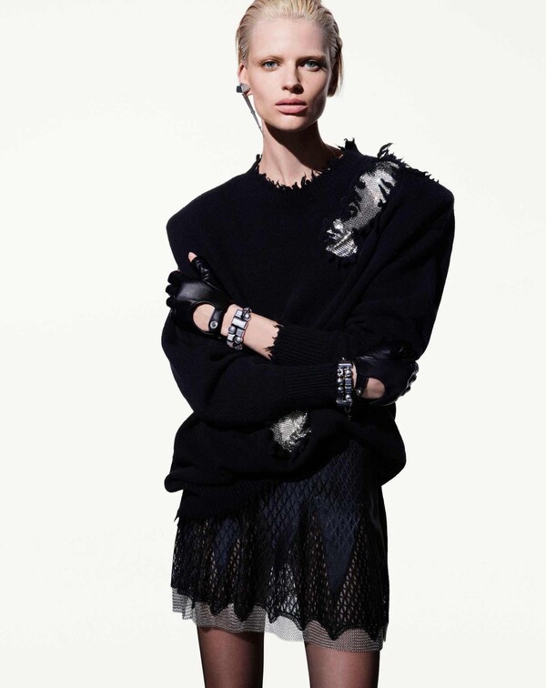 Naujausia "Versace" išvaizdos knyga