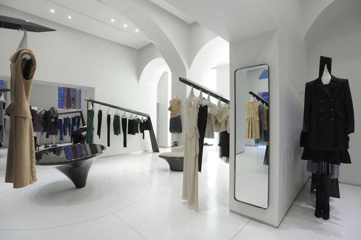 Alberto Ferretti būstinė1