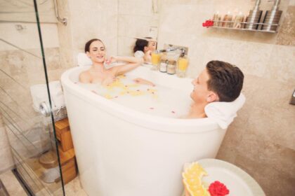 Vonios duetas "Ofuro" iš "Manor House