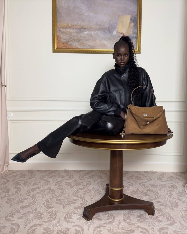 "Balenciaga" kampanija su Claudia Schiffer5