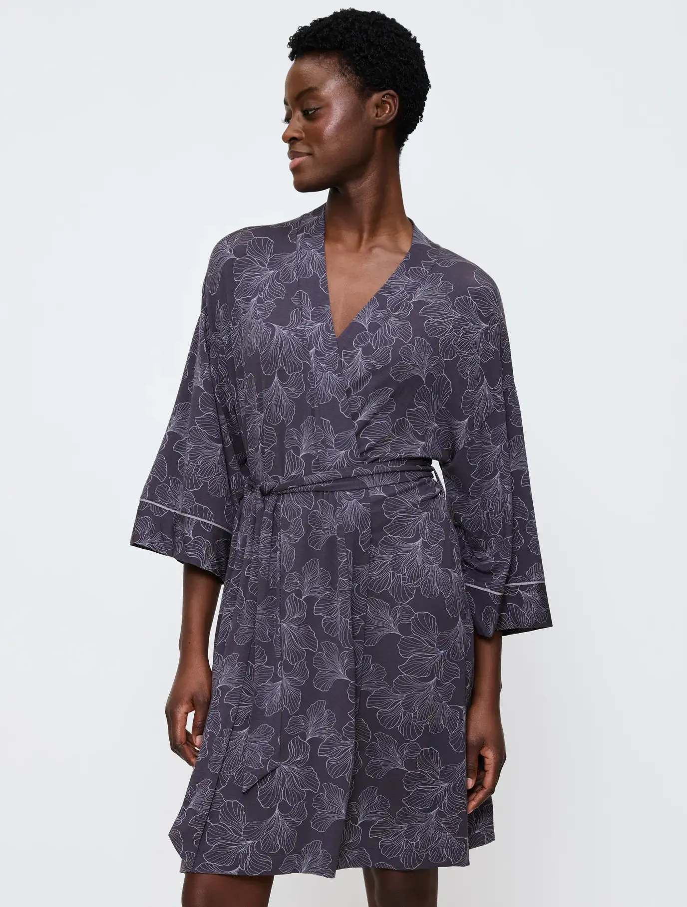 Prabangus moteriškas chalatas1