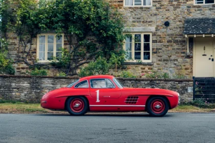 Raudonasis "Mercedes" aukcione3