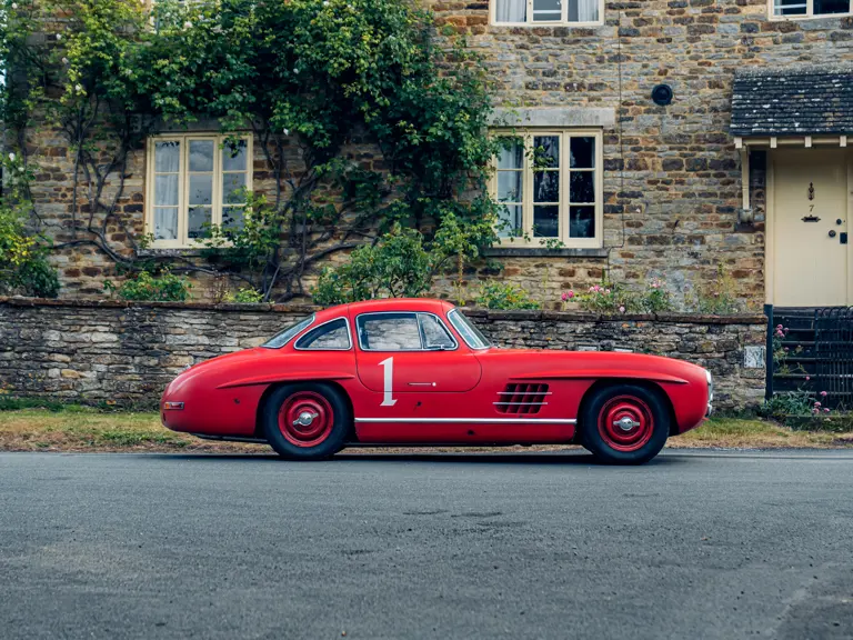 Raudonasis "Mercedes" aukcione3