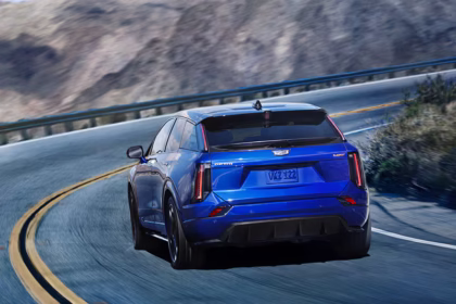 Cadillac Optiq V 2026 Elektrinis Prabangos Automobilis Su 519 Km Po Kapotu