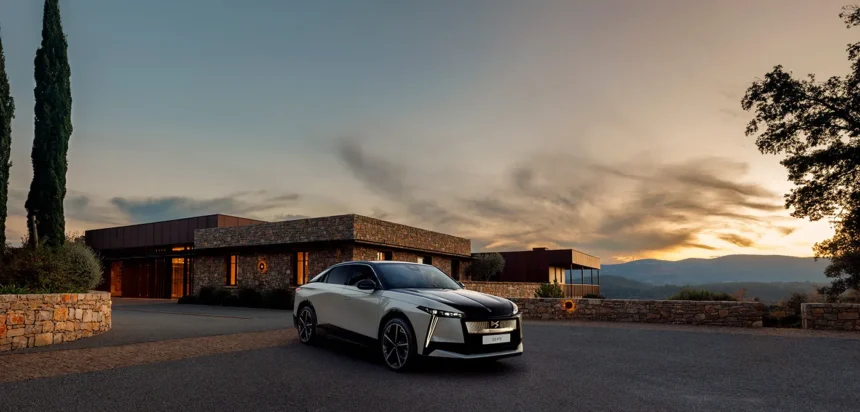 Ds N°8 Prabangus elektrinis visureigis su 750 km nuotoliu ir prancūzišku rafinuotumu