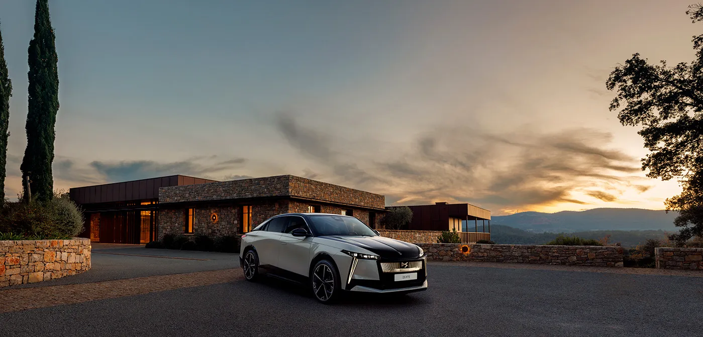 Ds N°8 Prabangus elektrinis visureigis su 750 km nuotoliu ir prancūzišku rafinuotumu