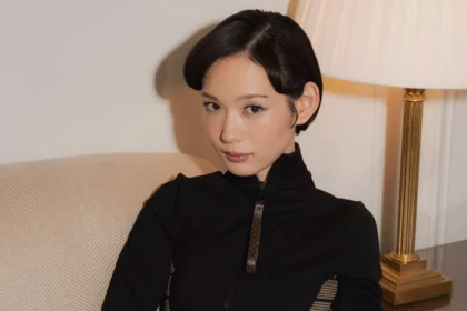 Moeka Hoshi ir trūkstama nuotrauka: ar ji kada nors dėvėjo Louis Vuitton