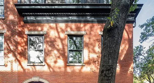 Amy Schumer Parduoda Namą