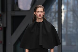 Calvin Klein Tarp Mito Ir Dabarties