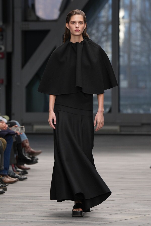 Calvin Klein Tarp Mito Ir Dabarties